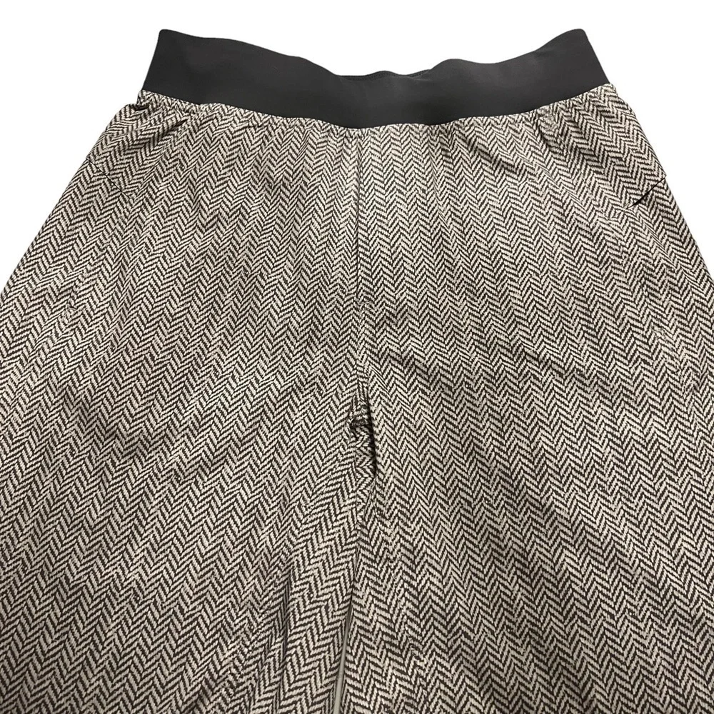 LULULEMON Mens Bowline 11” Unlined Shorts in Chevron Gray Size Small